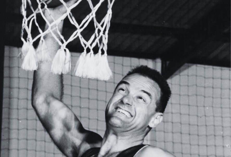 Velório de Oscar Schmidt será reservado 'em respeito ao desejo da família',  diz nota