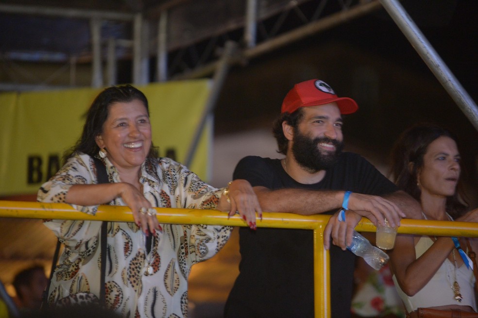 Regina Casé e Humberto Carrão — Foto: André Müzell/AgNews