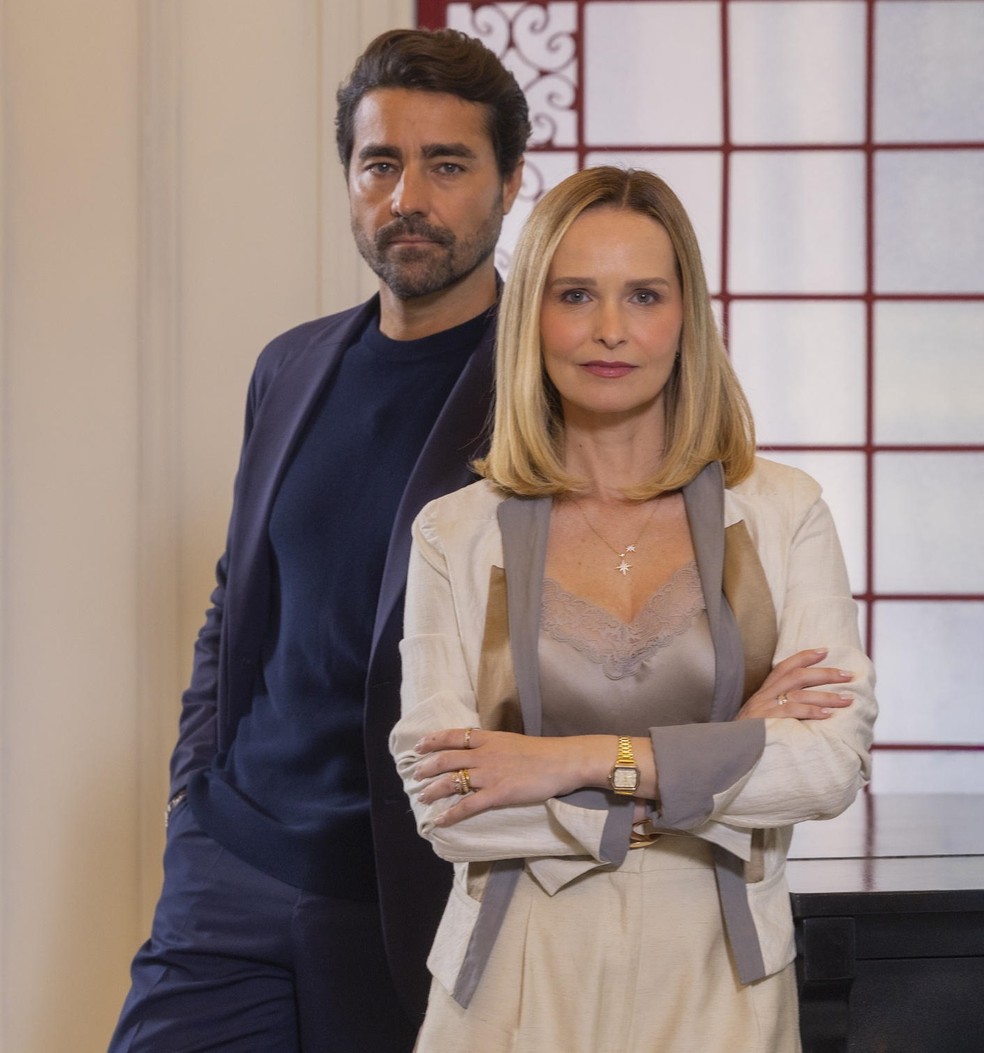 Ricardo Pereira e Fernanda Rodrigues interpretam Vítor e Beatriz na novela vertical 'Eu não era louca, era casada' — Foto: Beatriz Damy/TV Globo