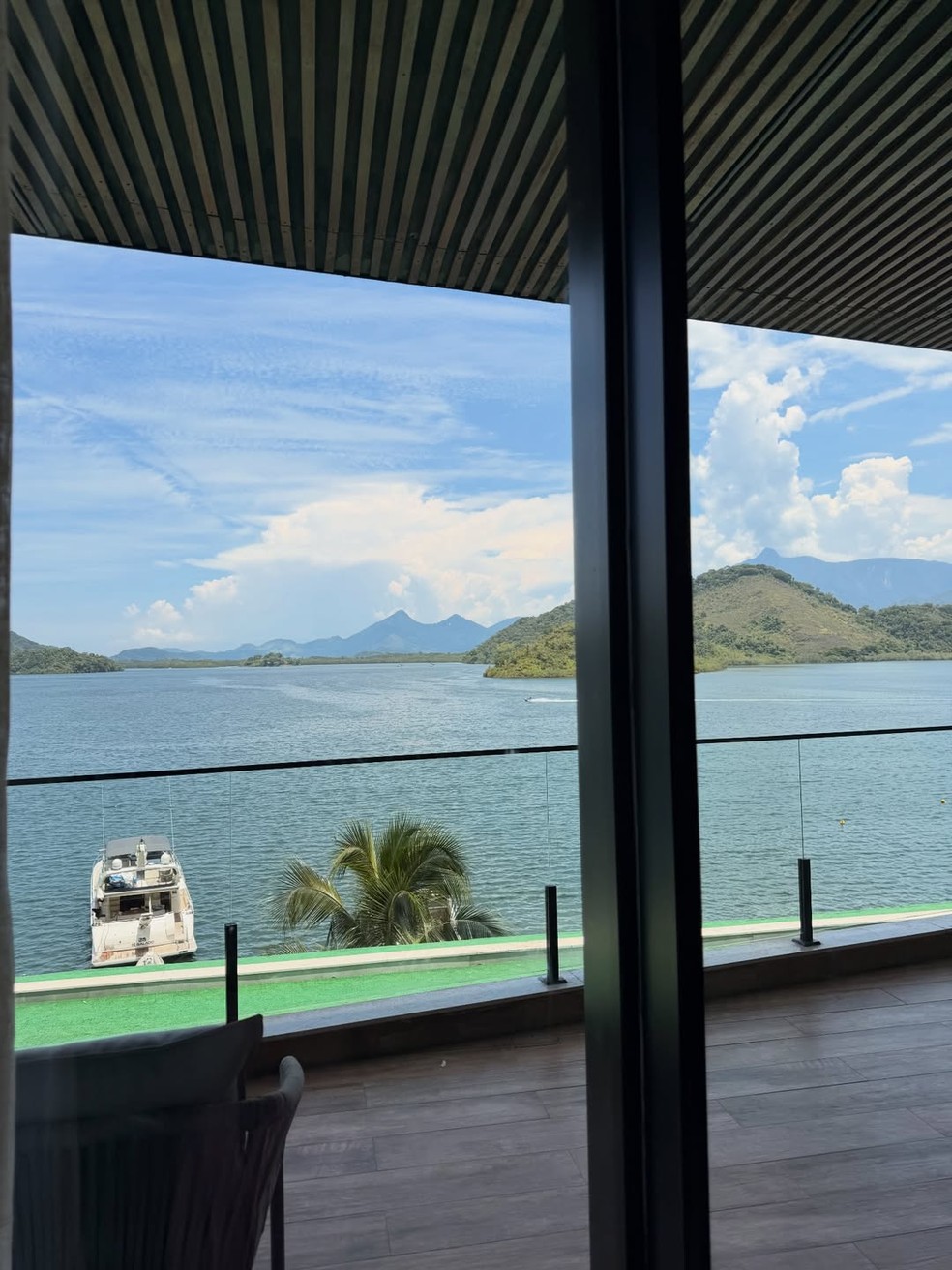 Hariany abre álbum de fotos — Foto: Reprodução/Instagram