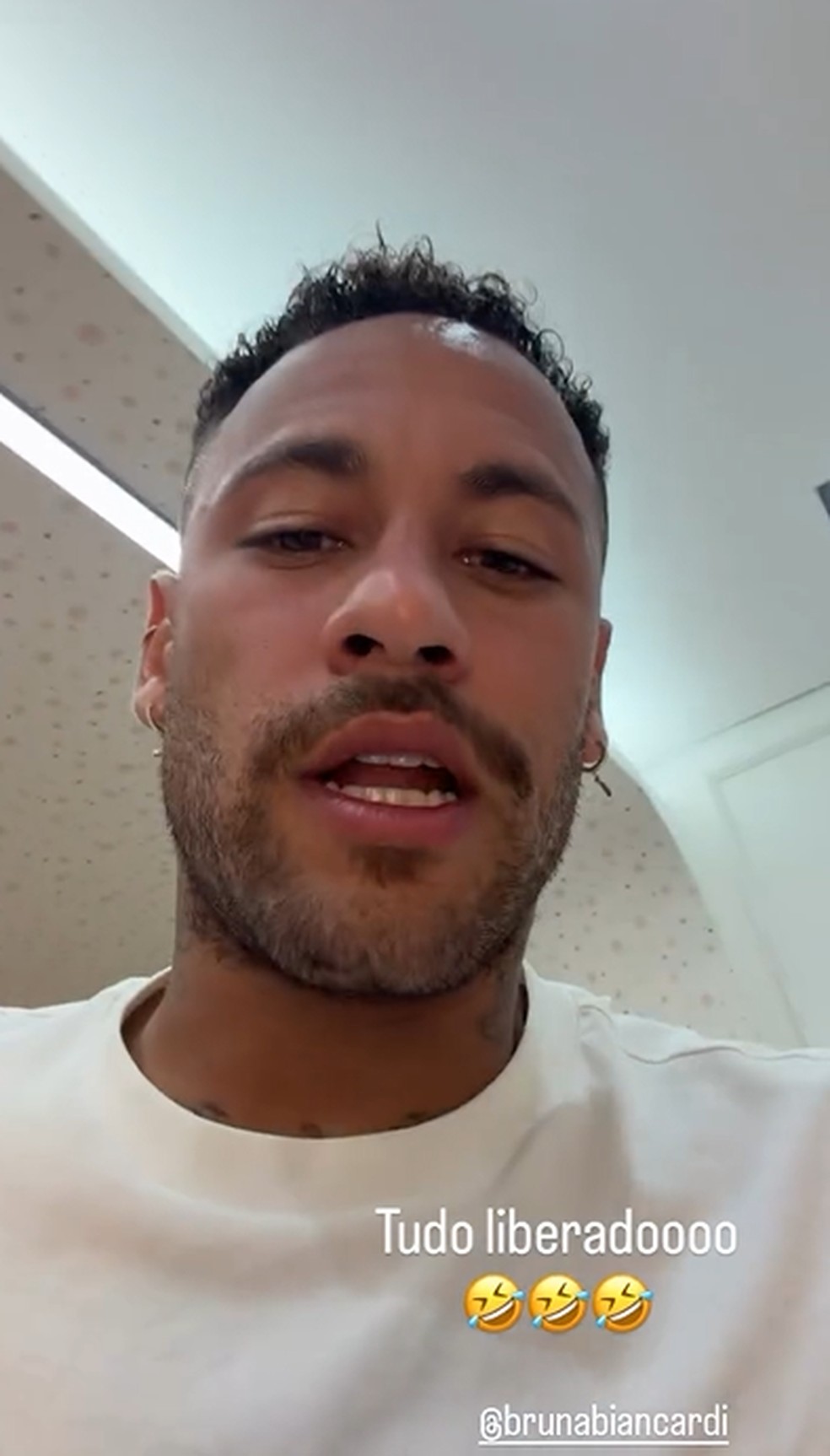 Neymar ficou cuidando das filhas, Mavie e Mel — Foto: Reprodução/Instagram