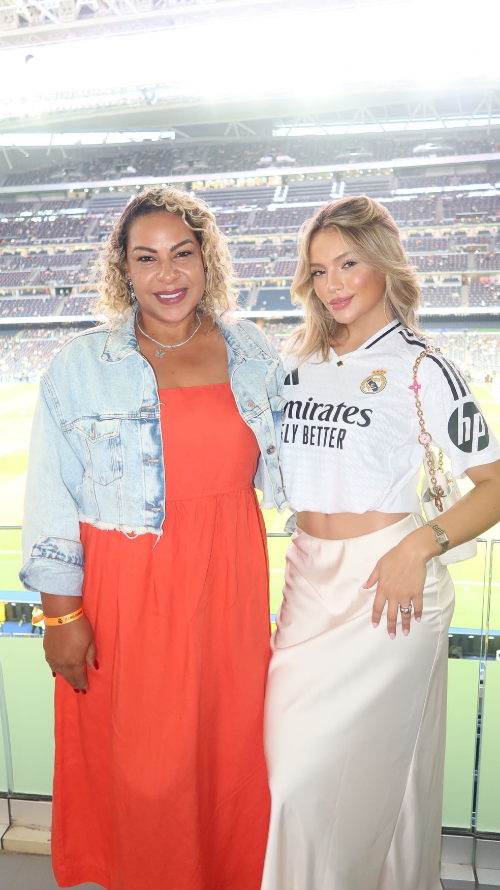 Cintia Ramos e Gabriely Miranda no jogo de Endrick — Foto: Reprodução/Instagram