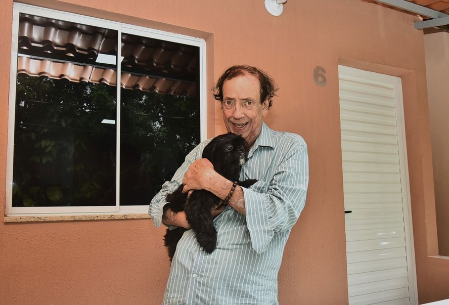 Marcos Oliveira abre sua casa no Retiro dos Artistas