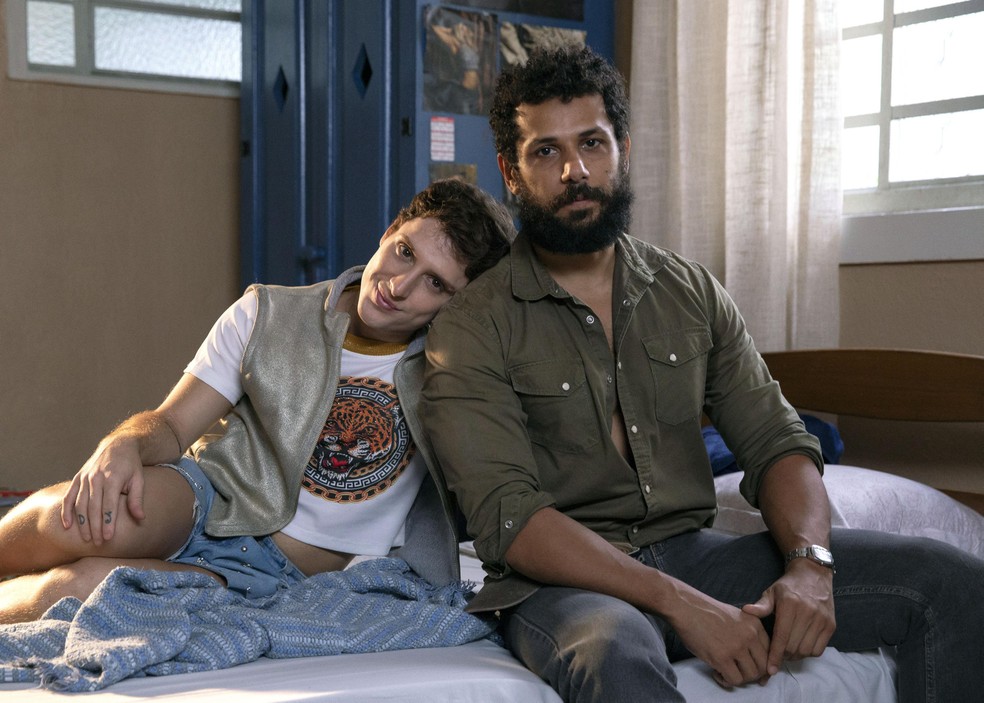 Amaury Lorenzo e Diego Martins como Kelvin e Ramiro em 'Terra e Paixão' — Foto: Globo/Manoela Mello