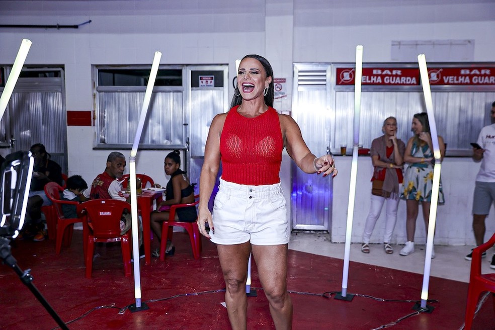 Viviane Araujo em festa de Natal no Salgueiro — Foto: Anderson Bordê/AgNews