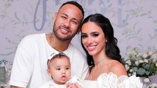 Neymar compartilha fotos inéditas do batizado da filha, Mavie; veja