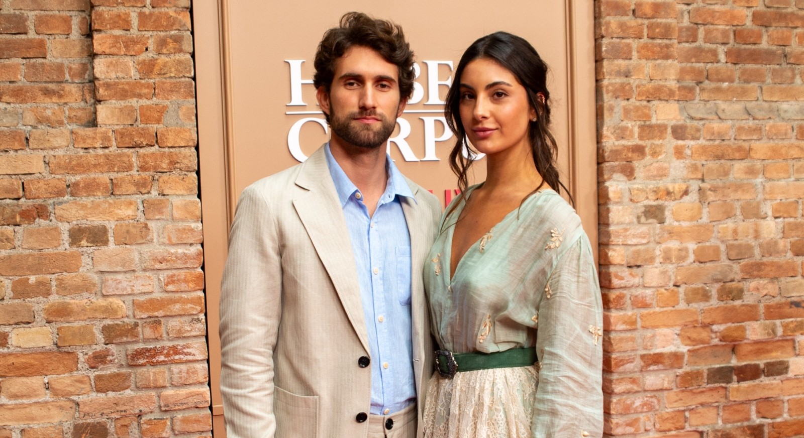 Luiza Gabus Mendes e Felipe Ricca falam sobre começo de namoro durante série: 'Foram muitas emoções'
