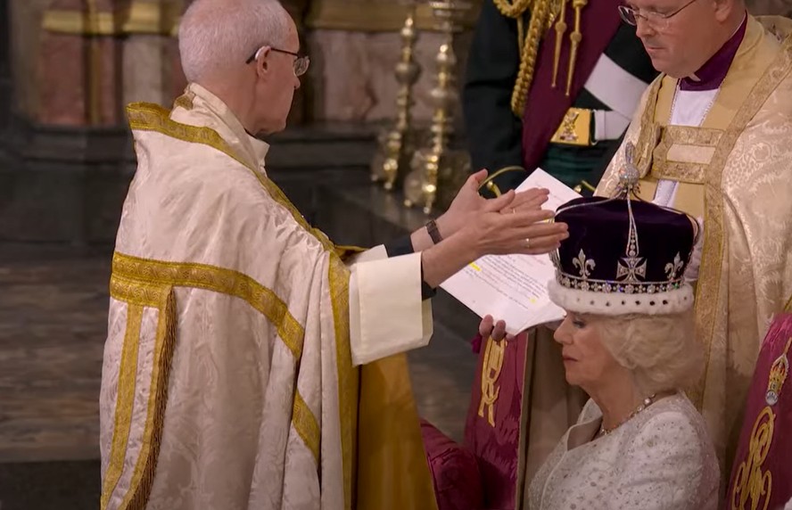 A rainha Camilla é coroada