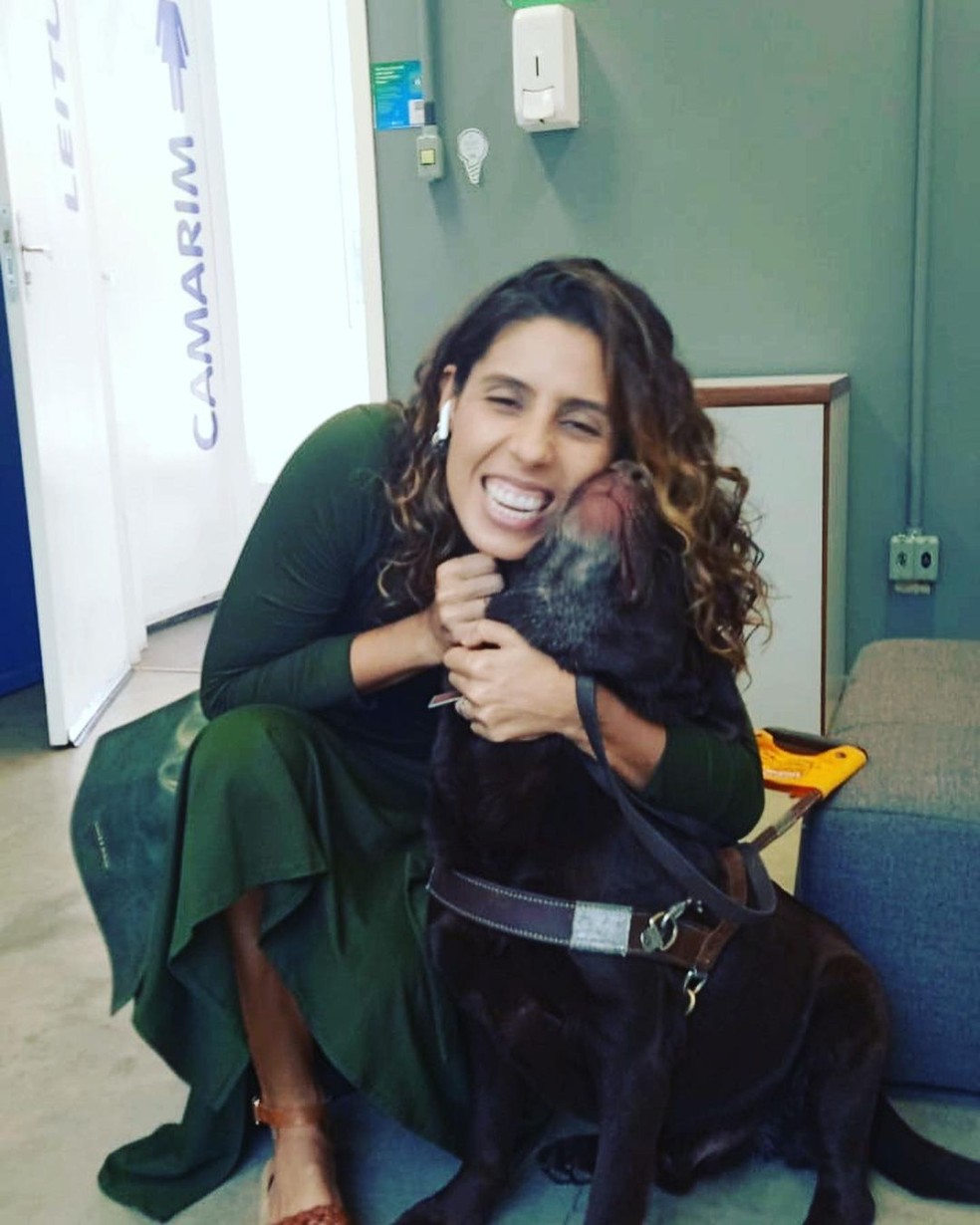 Camila Araujo e o cão-guia Astor — Foto: Reprodução/Instagram
