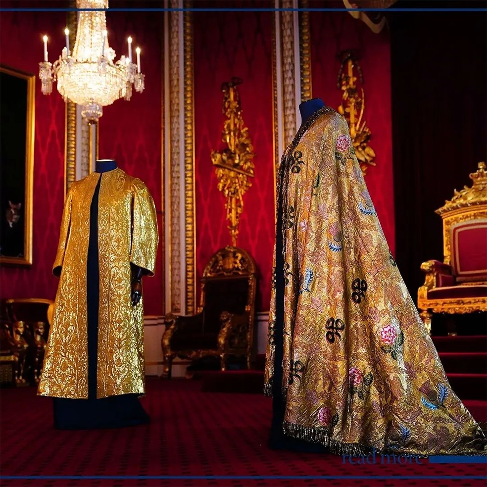 Supertúnica e manto real britânico — Foto: Divulgação/The Royal Family