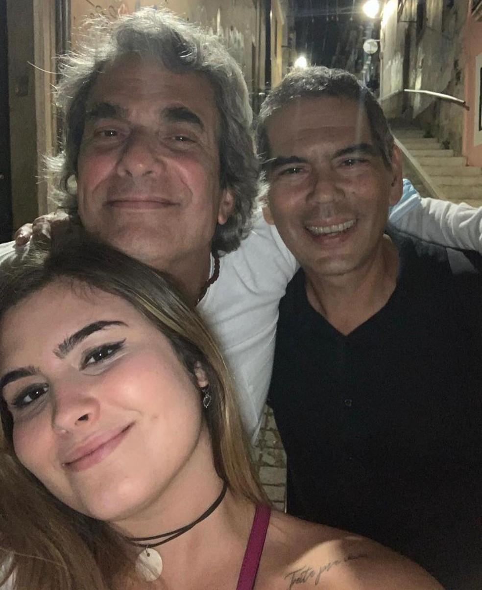Maria Maud com o pai, José Henrique Fonseca, e Dado Villa-Lobos — Foto: Reprodução/Instagram