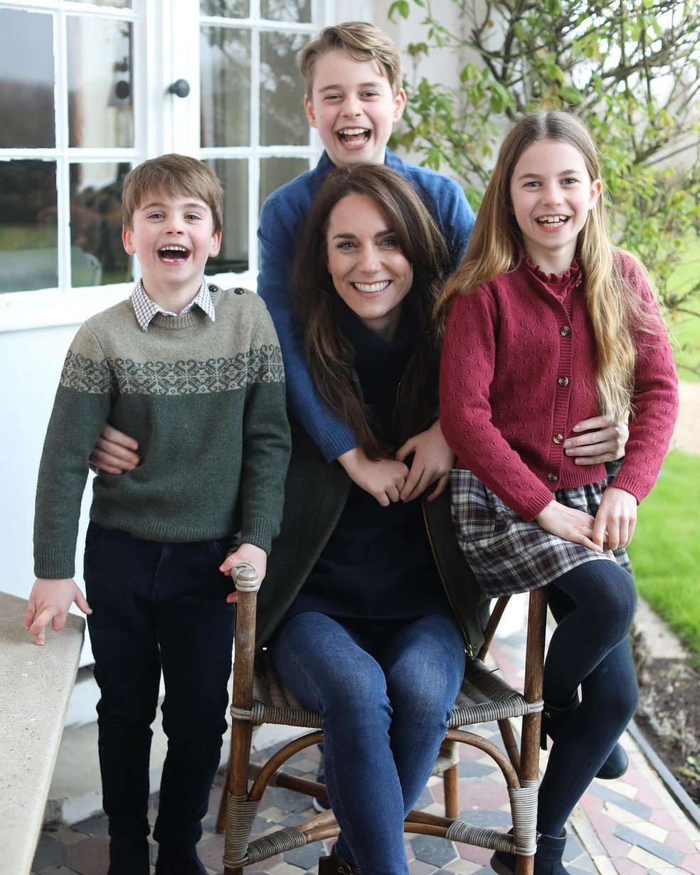 Kate Middleton e os filhos — Foto: Reprodução/Instagram