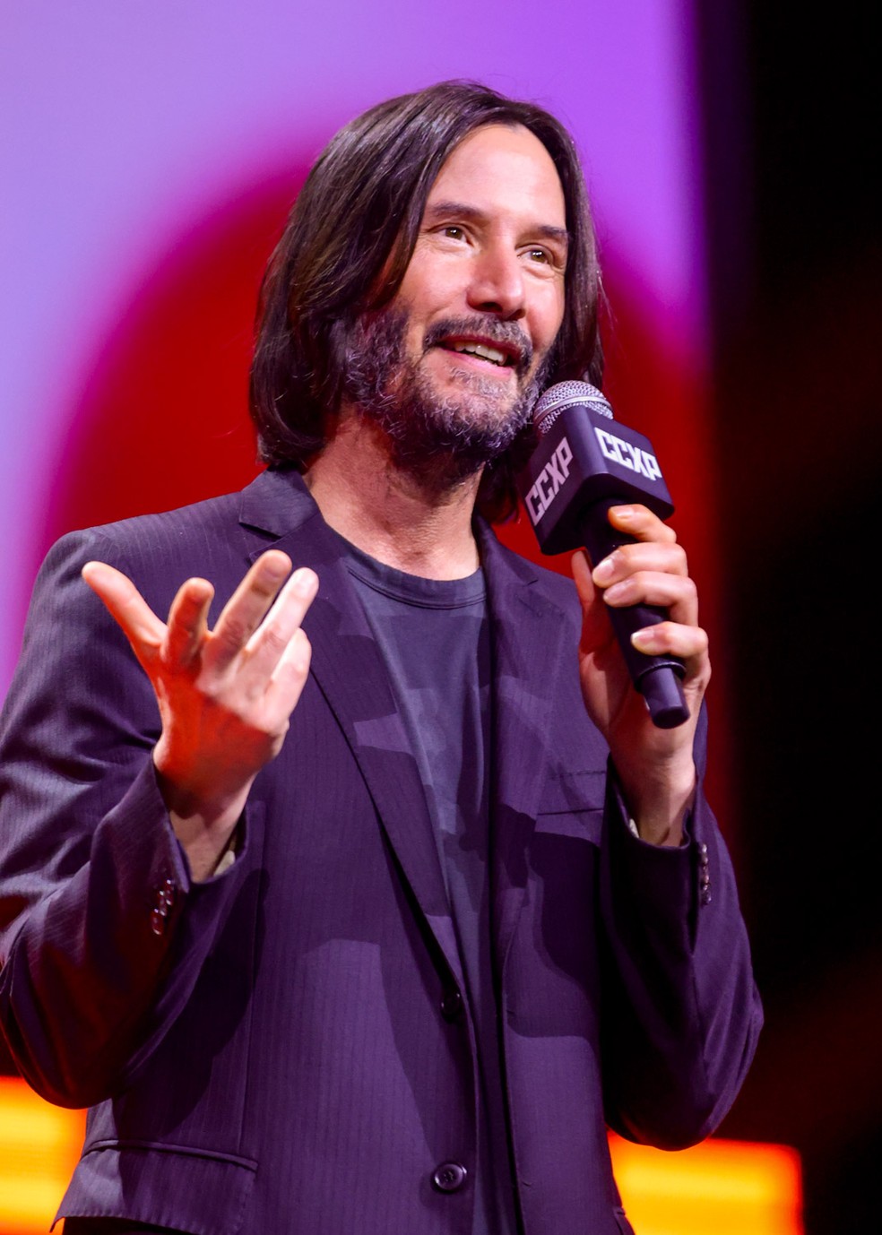 Viúva perde R$ 55,5 mil ao namorar Keanu Reeves 'fake' e vende casa ...