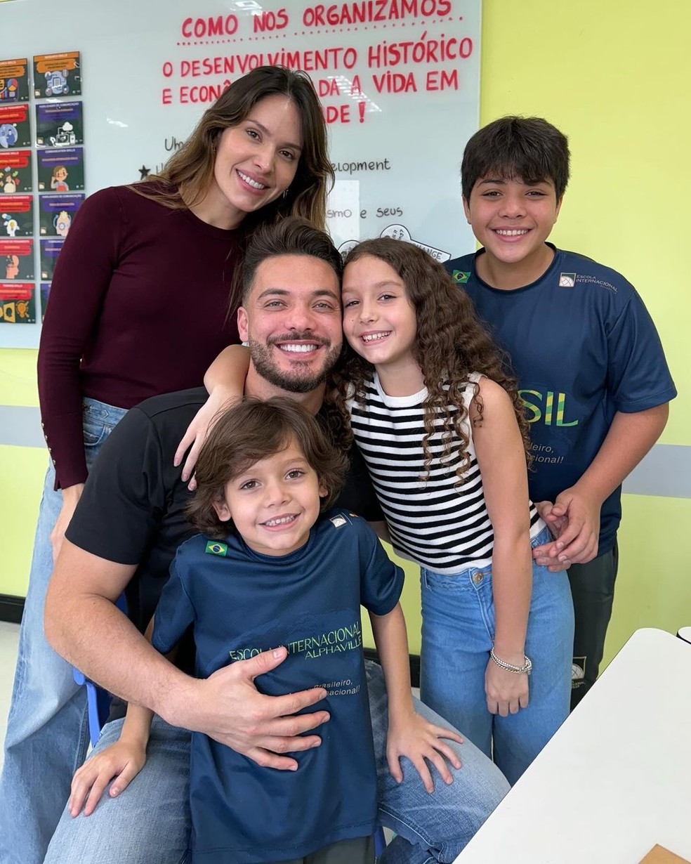 Thyane Dantas e Wesley Safadão com a família — Foto: Reprodução/Instagram