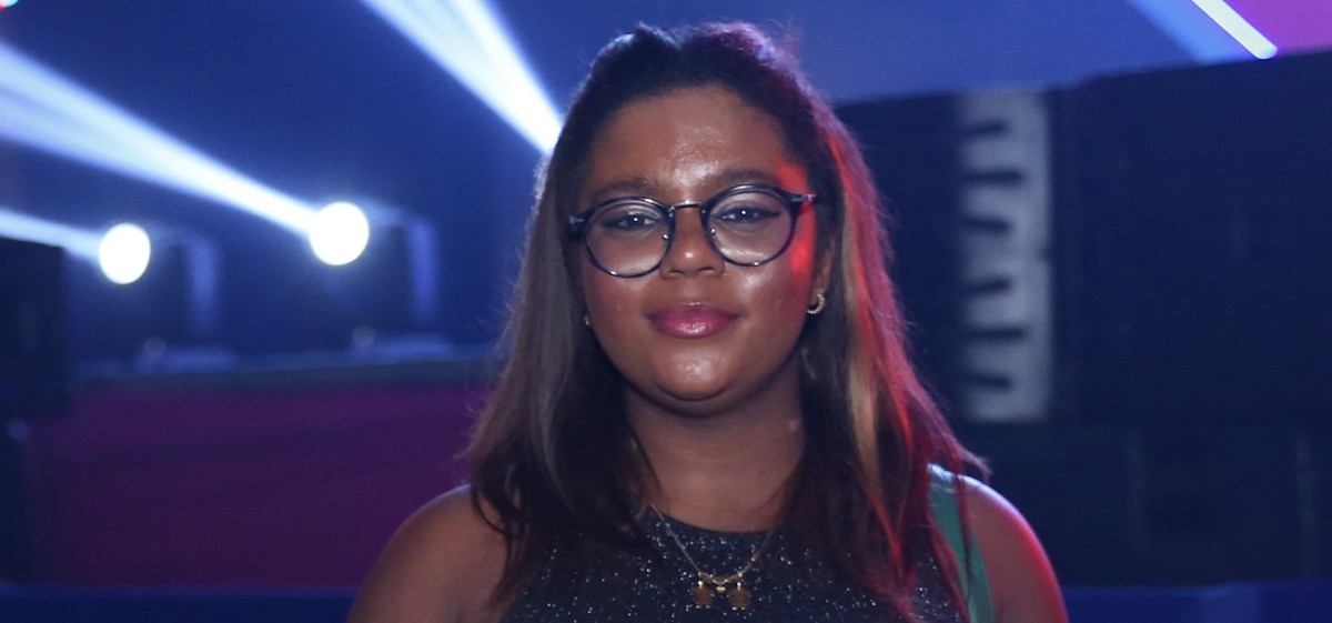 Filha mais velha de Glória Maria curte shows e fala de seu gosto musical
