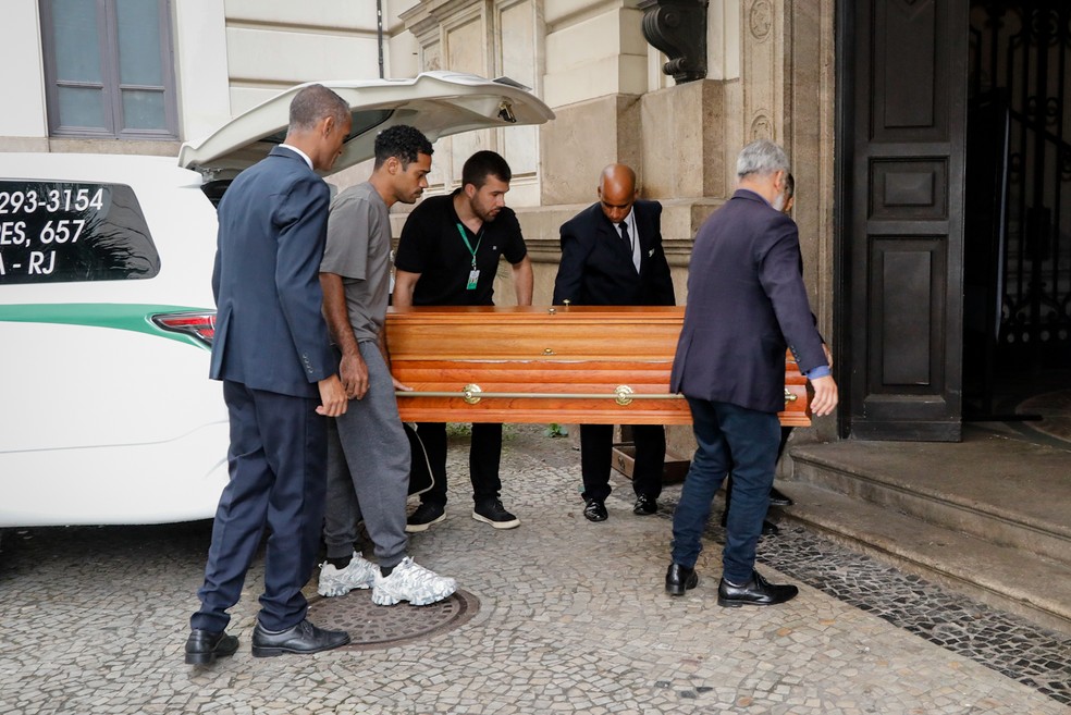 Corpo de Aracy Balabanian chega para ser velado no Theatro Municipal do Rio — Foto: André Horta/Brazil News