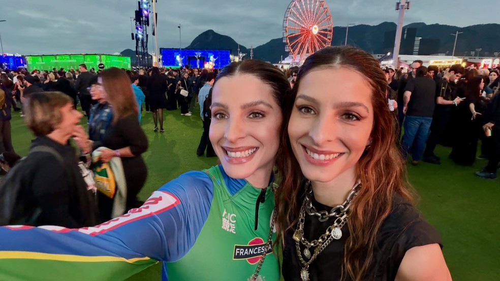 Giselle Batista com a irmã — Foto: Reprodução/Instagram