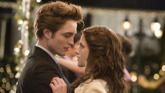 Estúdio de 'Crepúsculo' não achava Pattinson atraente para interpretar Edward, diz diretora