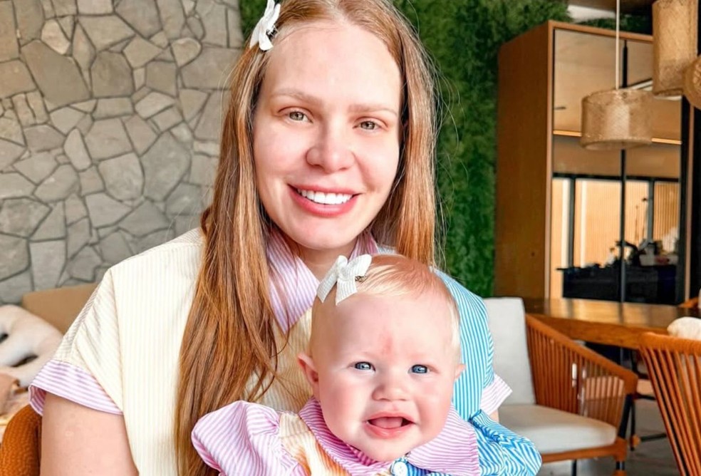 Paulinha Leite e a filha, Luz — Foto: Reprodução/Instagram