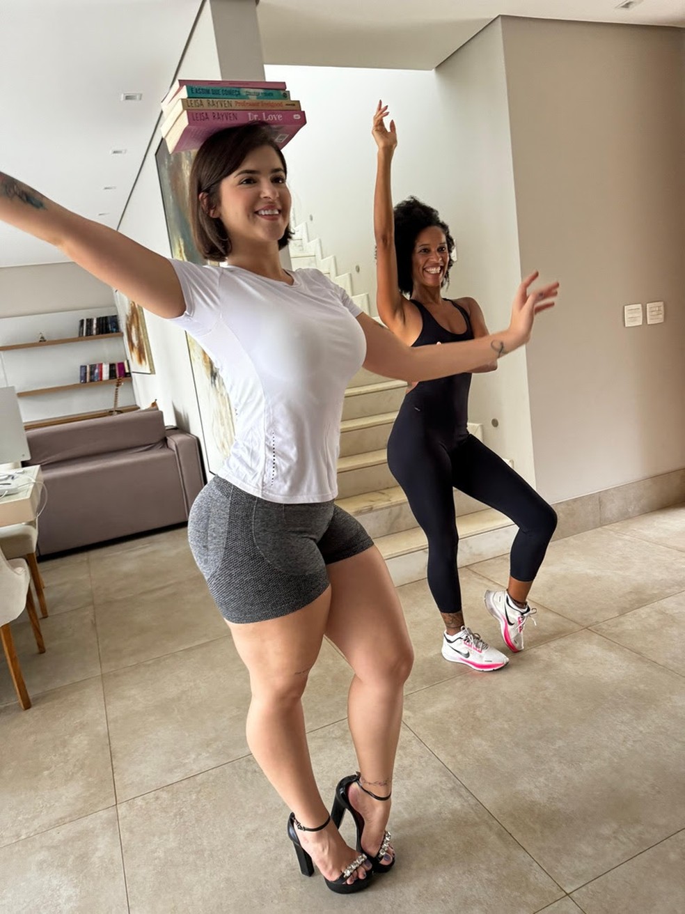 Musa do Carnaval 2024, Kerolay Chaves faz aulas de samba equilibrando