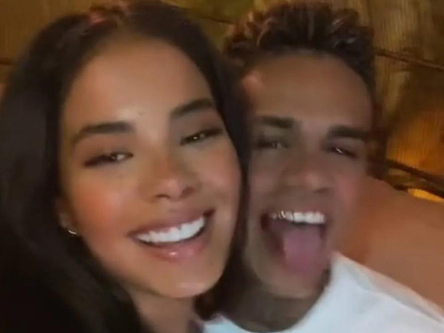 MC Cabelinho se derrete por Bella Campos 'Minha preta linda'