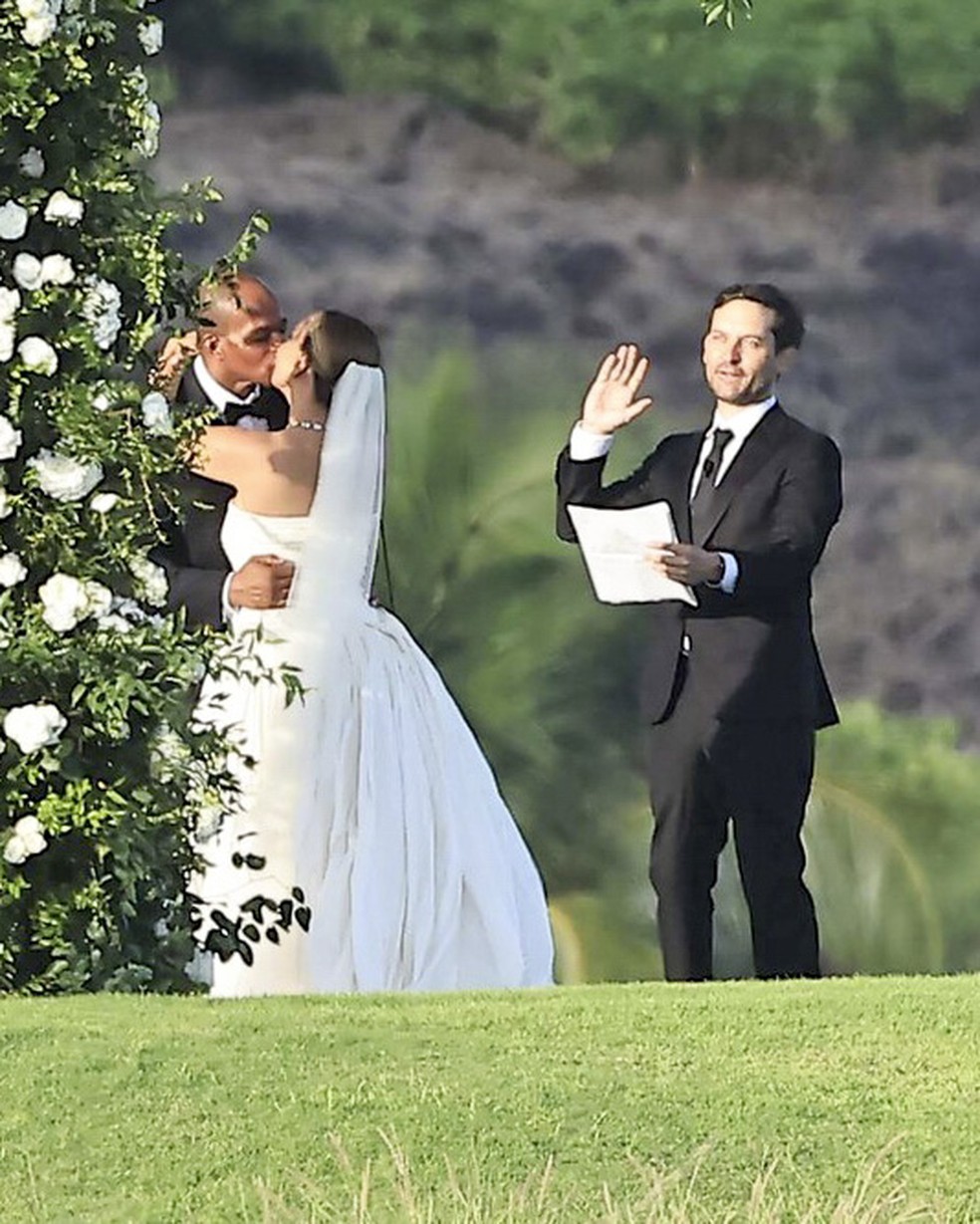 Tobey Maguire celebra casamento da ex-mulher, Jennifer Meyer, com Geoffrey Ogunlesi — Foto: The Grosby Group