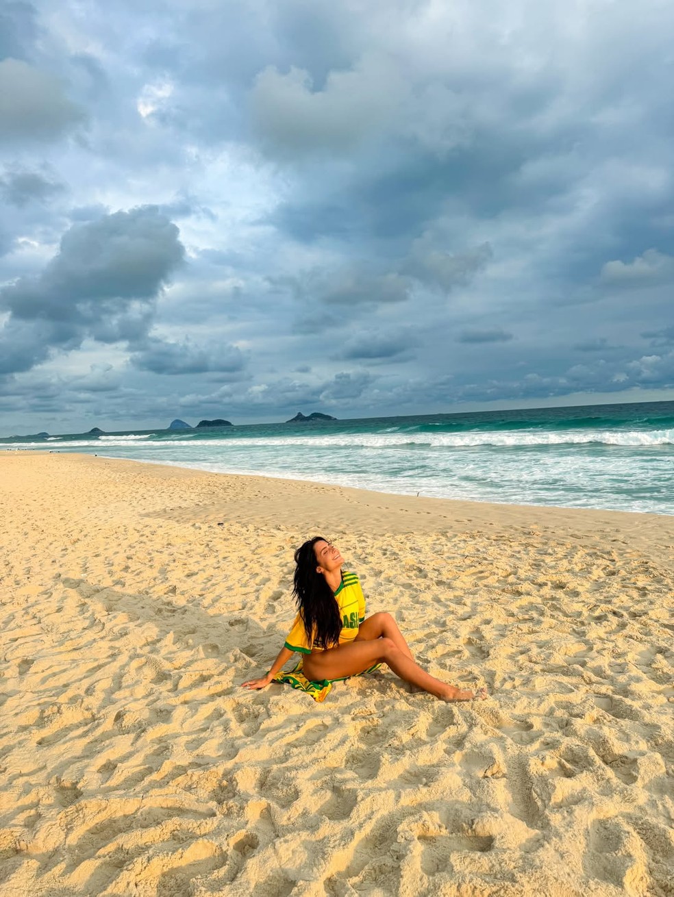 Jade Picon posa com inspiração Brasil core — Foto: Reprodução/Instagram