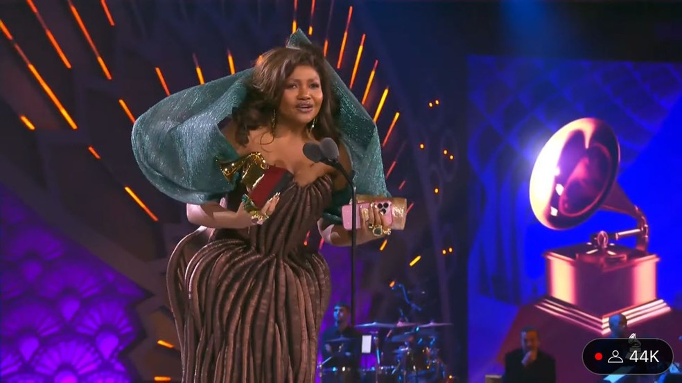 Grammy Latino 2023: Gaby Amarantos vence como Melhor Álbum de Música de  Raízes Em Língua Portuguesa