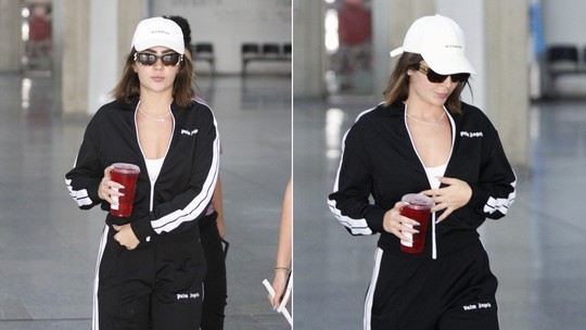 Jade Picon desembarca em aeroporto com look preto e branco confortável após viagem para Tailândia