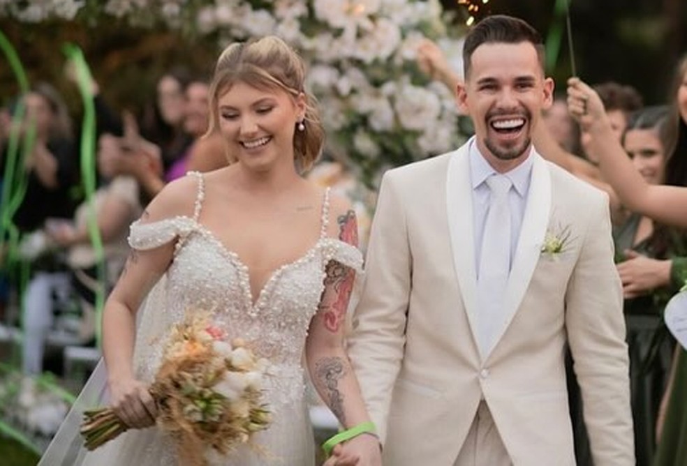 Lucas Borbas revela votos de casamento com Isabel Veloso — Foto: Reprodução/Instagram