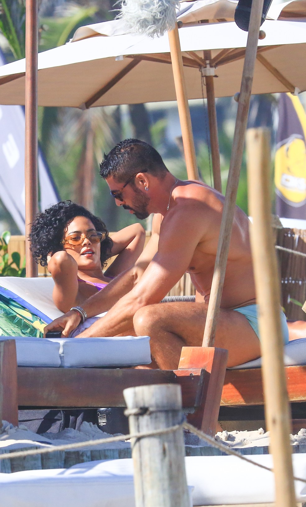 Cau&atilde; Reymond e Bella Campos gravam 'Vale Tudo' no Rio' &mdash; Foto: Fabr&iacute;cio Pioyani/AgNews