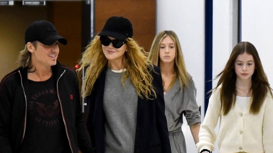 Nicole Kidman e Keith Urban fazem rara aparição pública com as filhas adolescentes