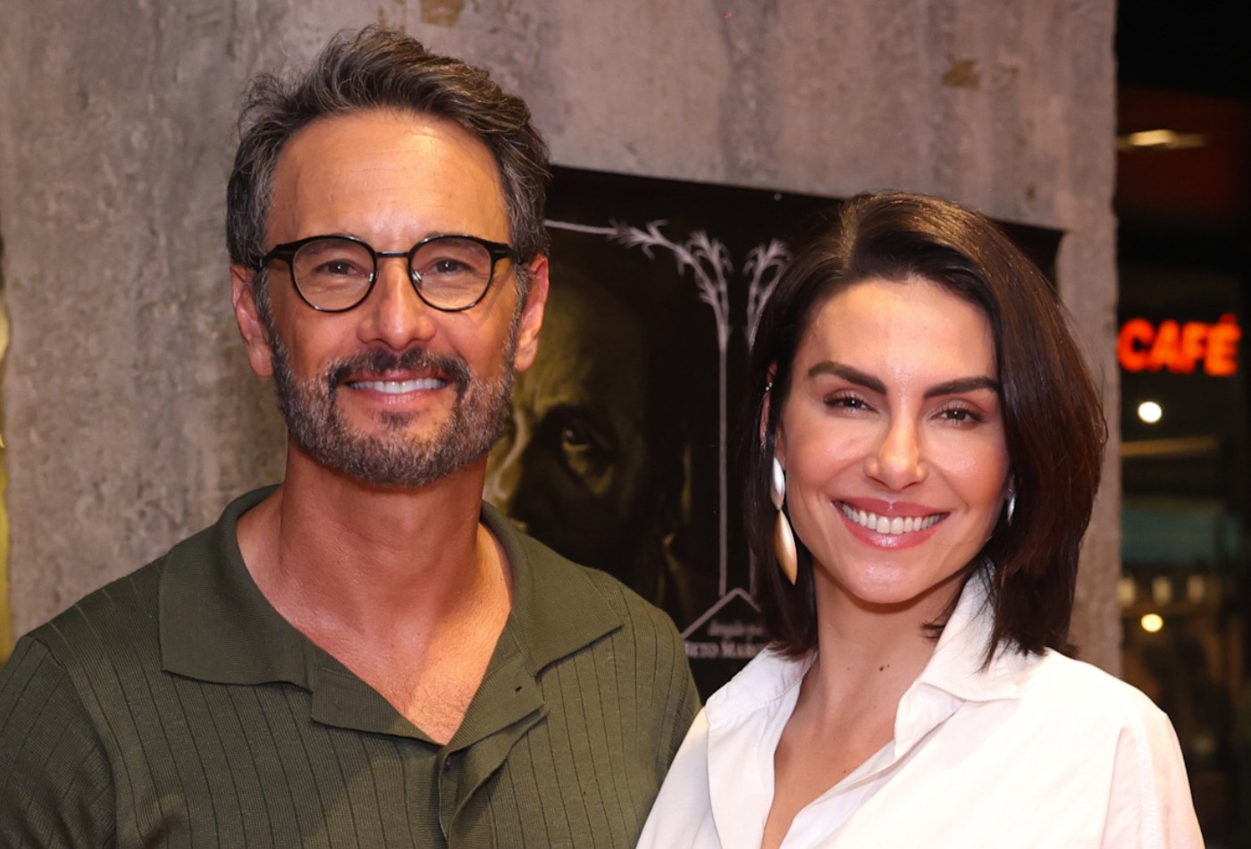 Rodrigo Santoro e Mel Fronckowiak fazem rara aparição em pré-estreia de filme no Rio de Janeiro
