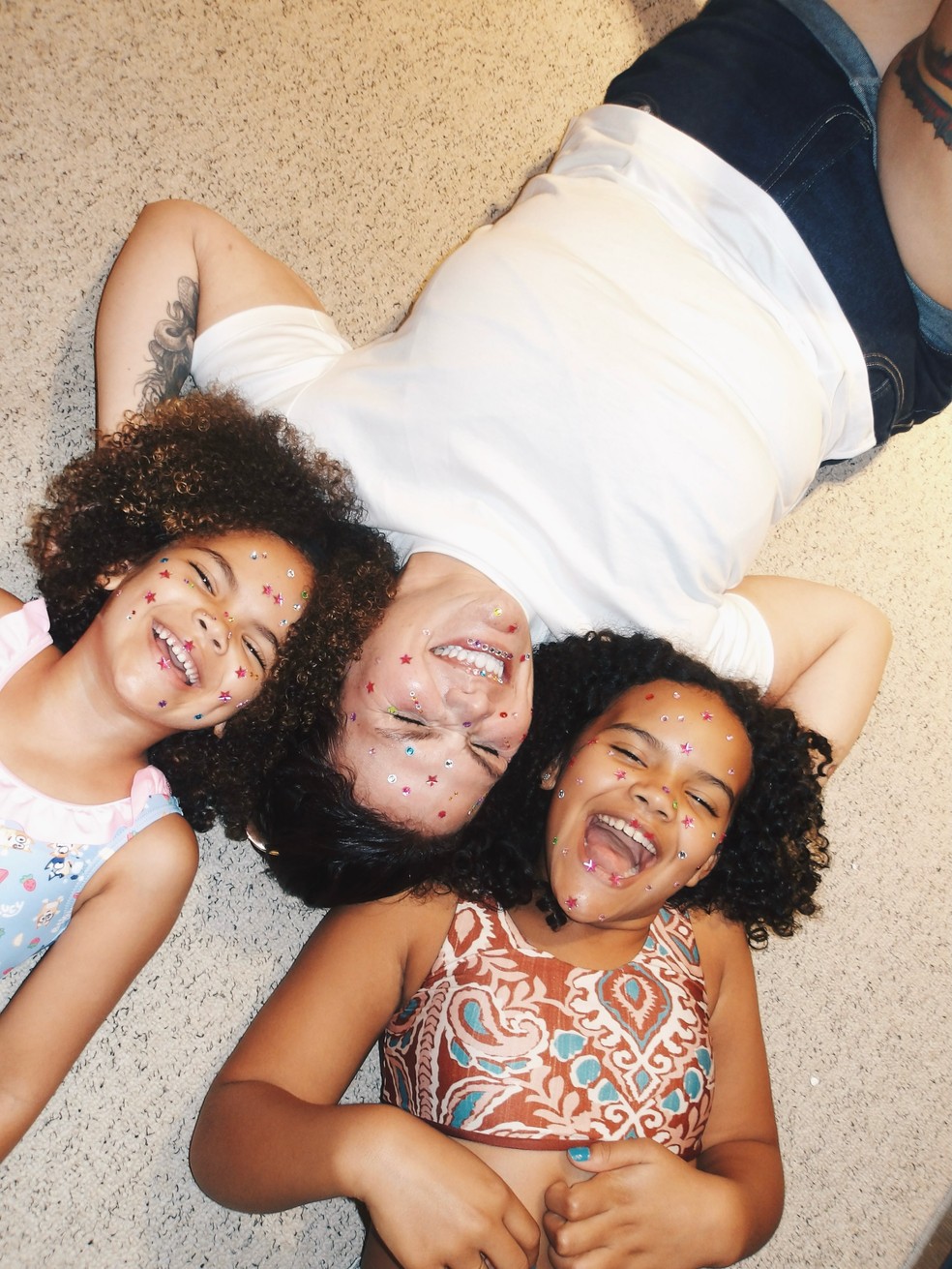Thais Carla e as filhas — Foto: Reprodução/Instagram