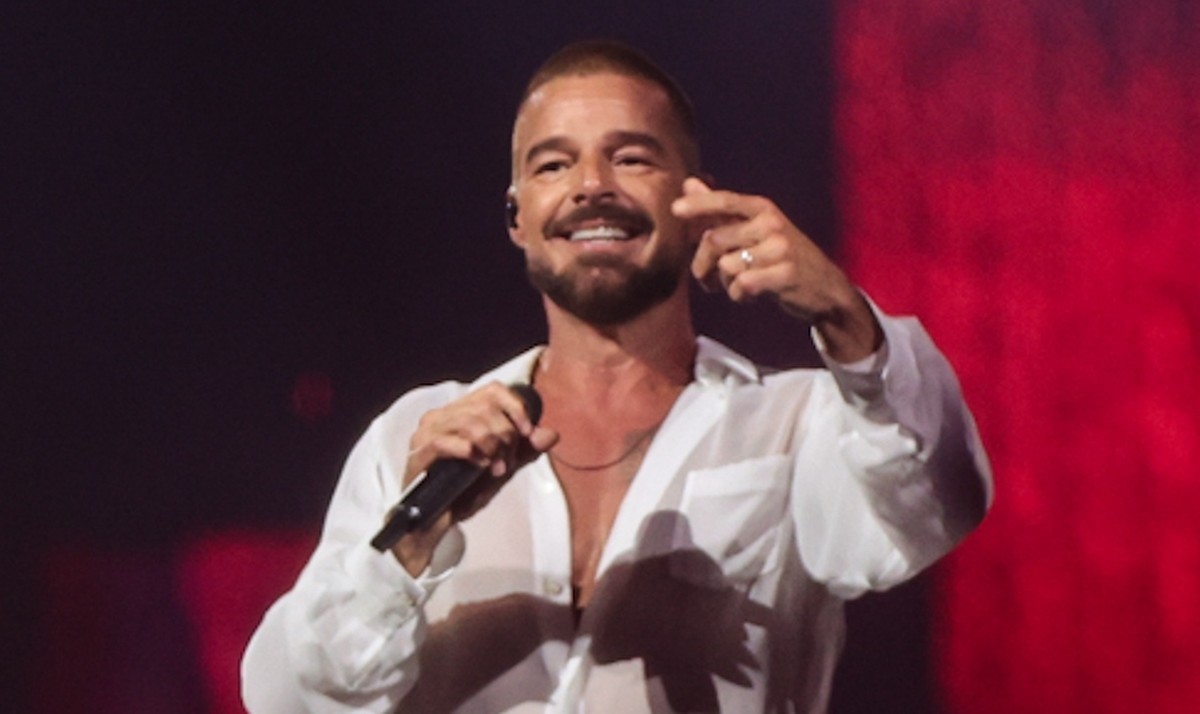 Ricky Martin tem show interrompido após gás lacrimogênio ser lançado ao ...