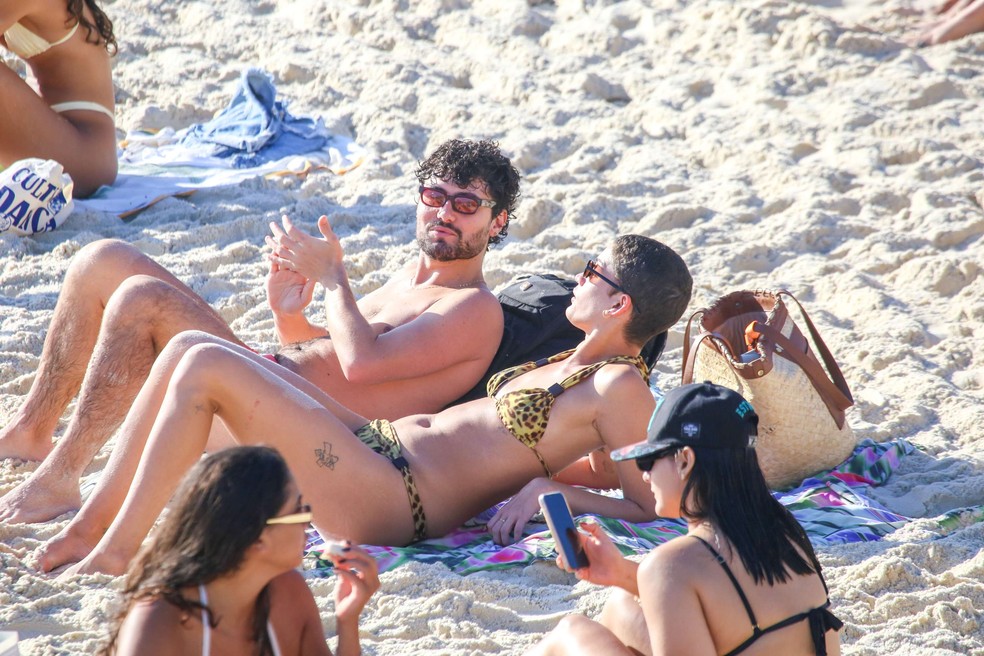 Laura Fernandez curte praia no Rio de Janeiro — Foto: JC PEREIRA/ AGNEWS