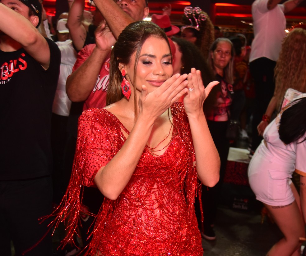 Lexa se emociona na festa de lançamento do enredo da Dragões da Real ...