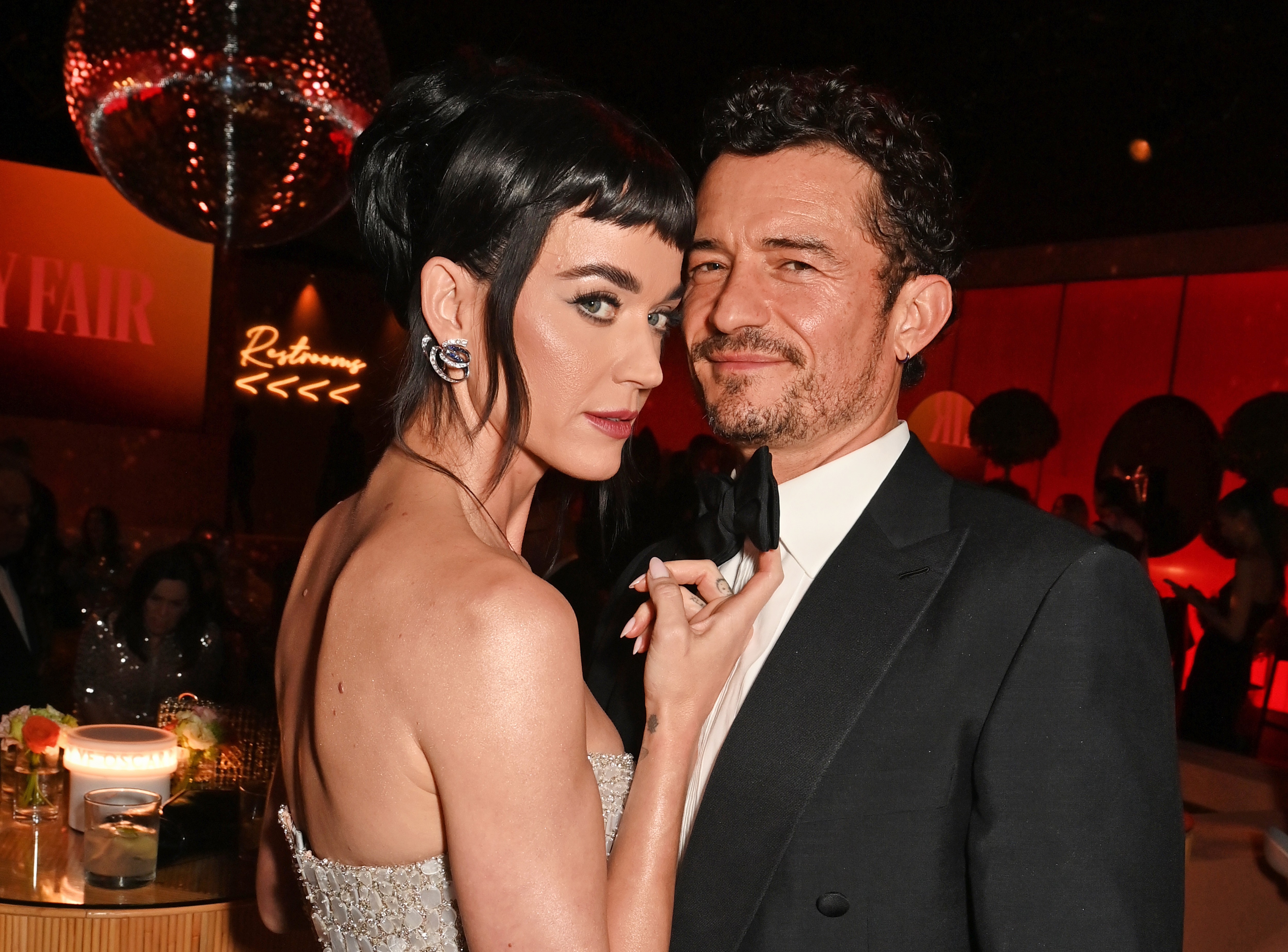 Sorridente, Katy Perry passeia com a filha no dia em que anuncia ...
