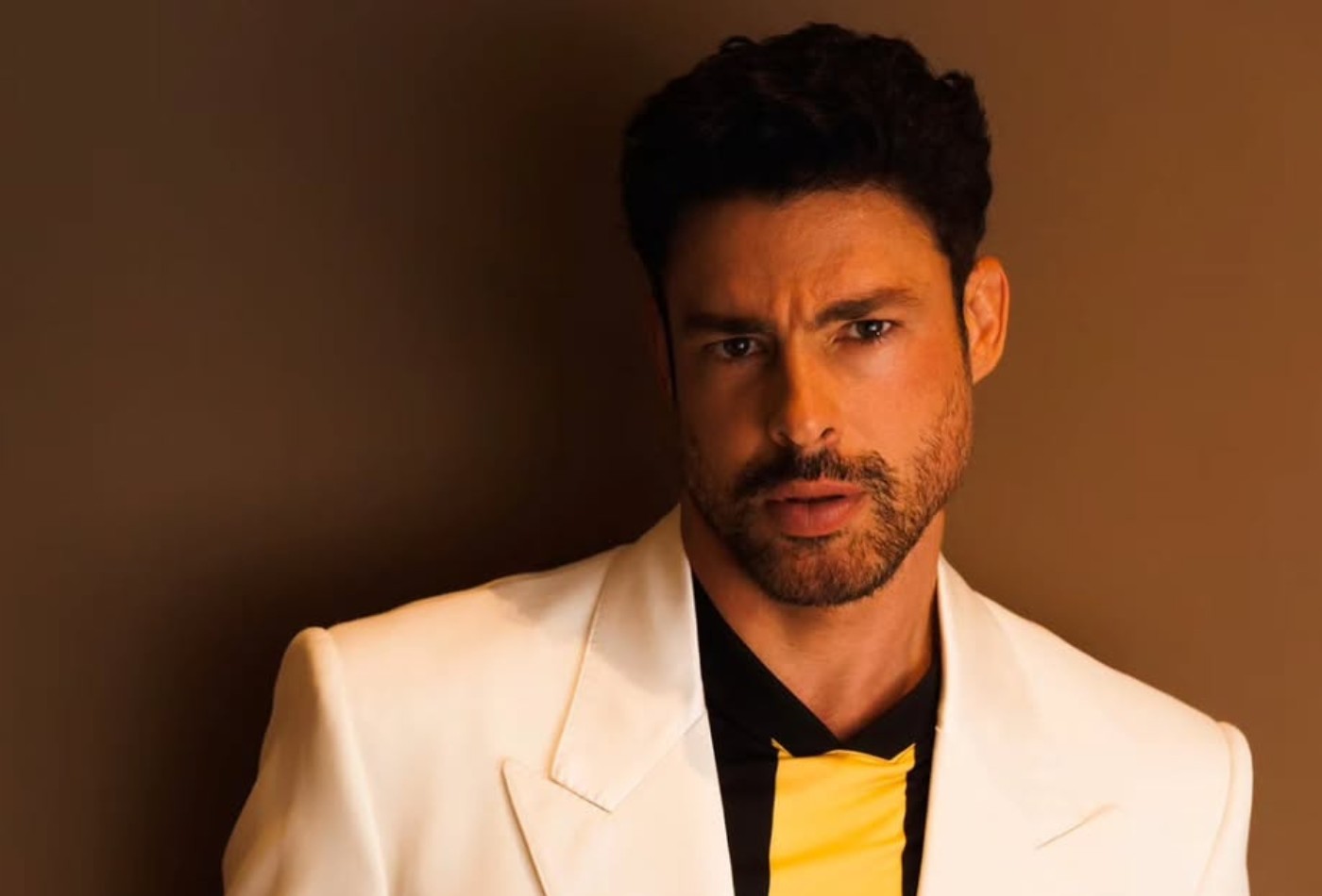 Cauã Reymond fala sobre autoestima e título de galã : 