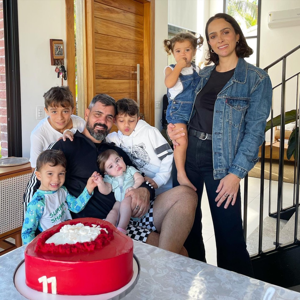 Família de Juliano e Letícia Cazarré — Foto: reprodução / instagram