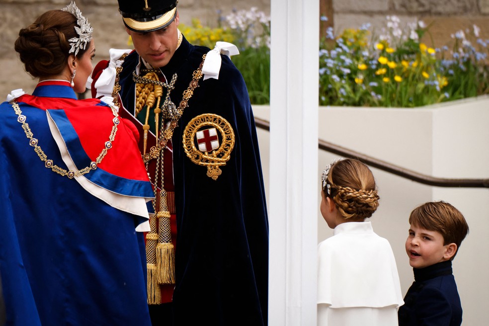 Príncipe Louis boceja durante coroação do avô Rei Charles III — Foto: Getty Images