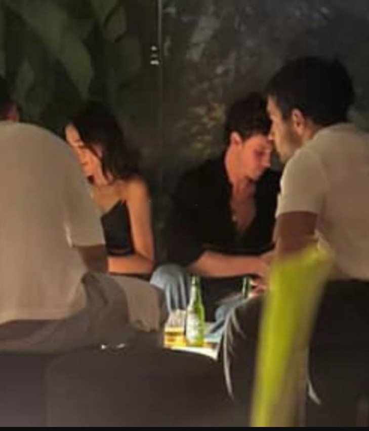 Bruna Marquezine e Shawn Mendes são vistos em jantar intimista após flagra na praia — Foto: Reprodução/Instagram @dailydogarotinho