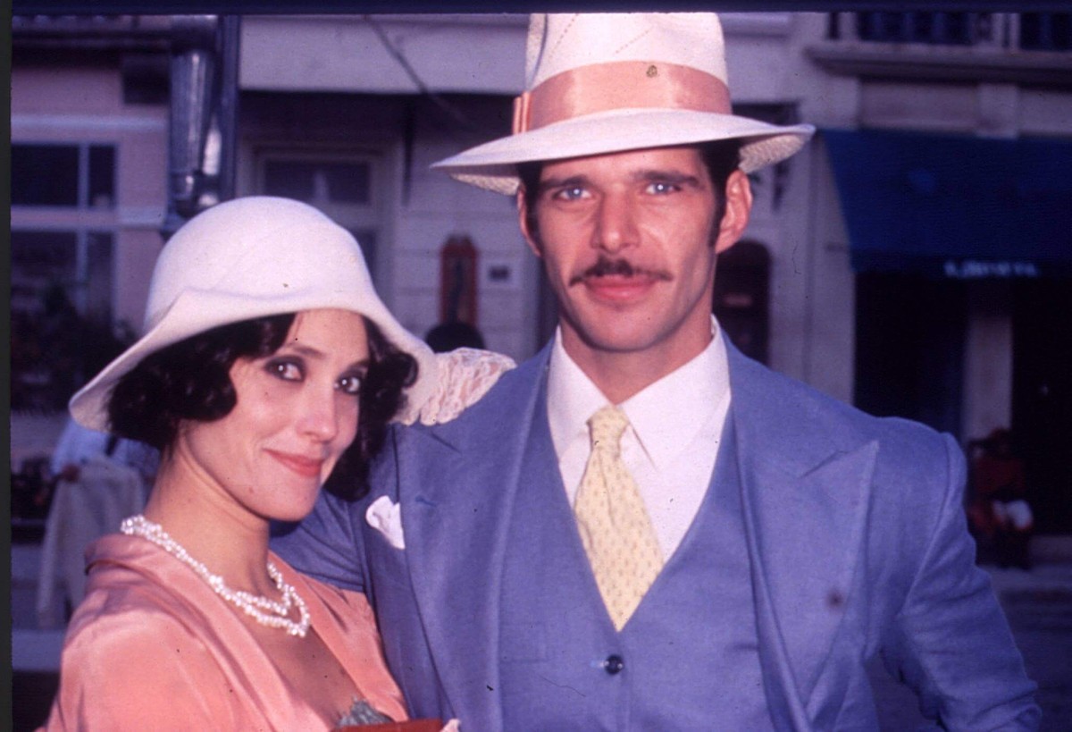 Ana Beatriz Nogueira mostra bastidores de novela da TV Manchete 'Amor