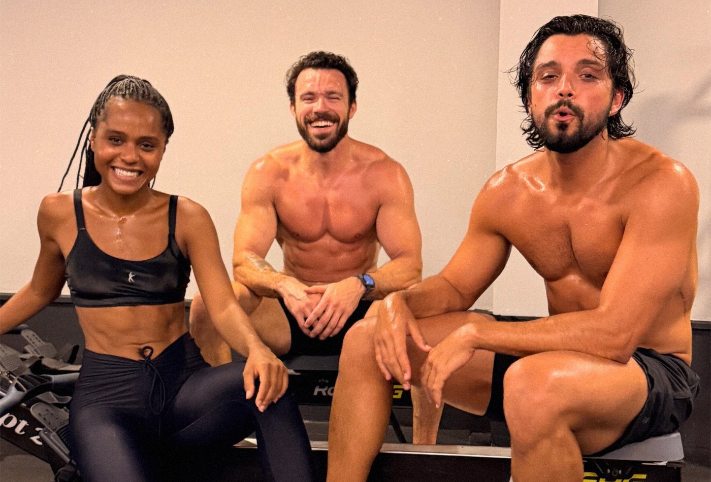 Duda Santos e Rodrigo Simas, de 
