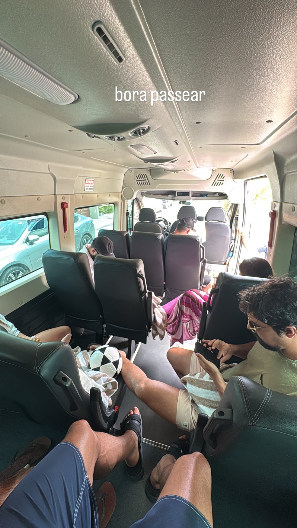 Gabriel Medina e Isabella Arantes curtem praia em Alagoas — Foto: Reprodução/Instagram