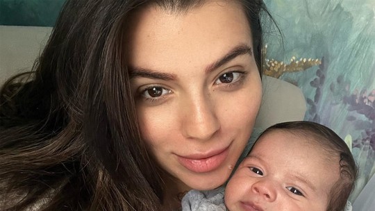Petra Mattar desabafa sobre rotina de maternidade: 'Sem conseguir respirar'