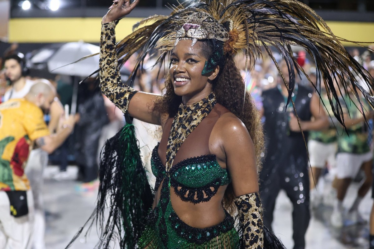 IZA, rainha de bateria da Imperatriz Leopoldinense, chega para