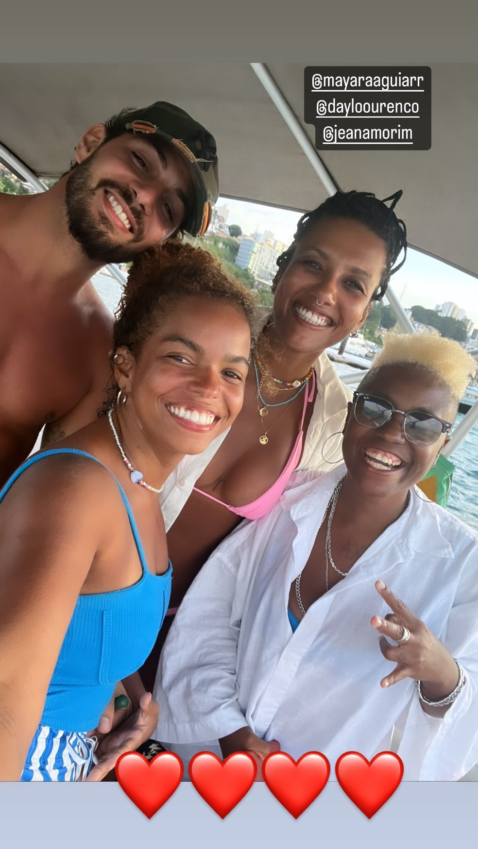 Jennifer Nascimento se diverte em passeio de lancha com família — Foto: Reprodução/ Instagram