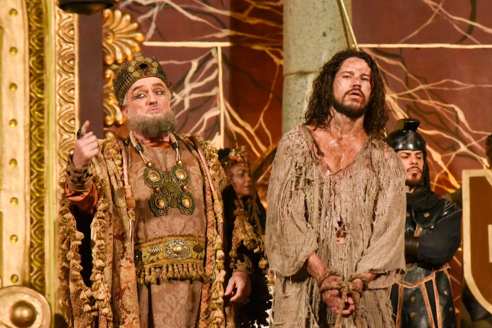 José Loreto e mais famosos emocionam com Paixão de Cristo de Nova Jerusalém