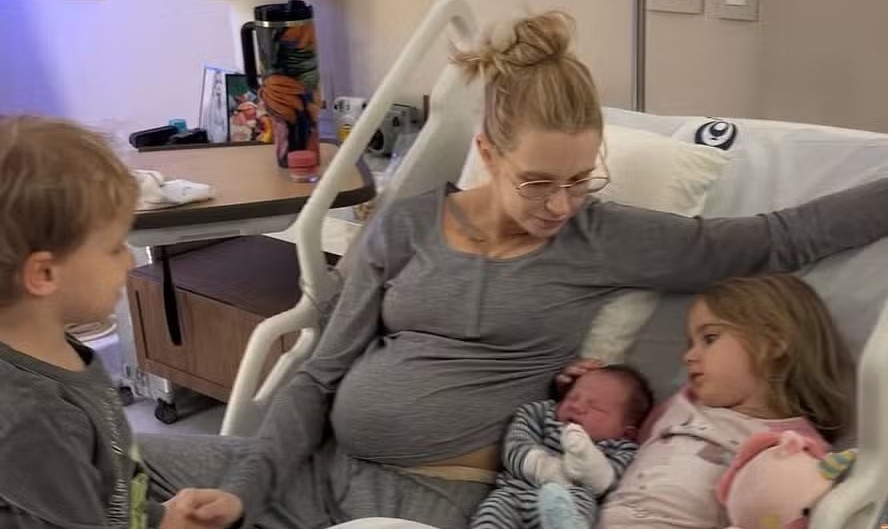 Isabella Scherer é mãe de Tom e dos gêmeos Mel e Bento